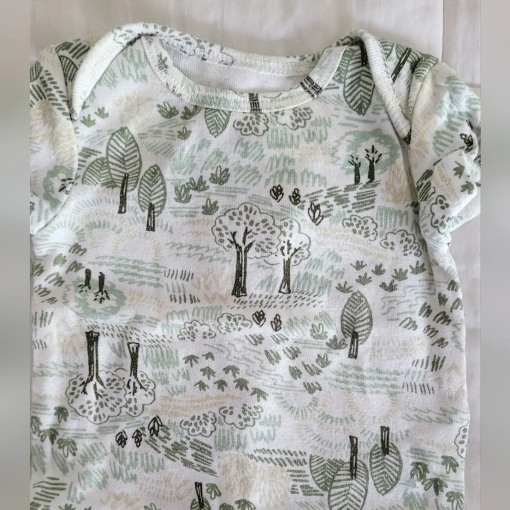 5 Baby Onesies and One Pants - Picture 6 of 7